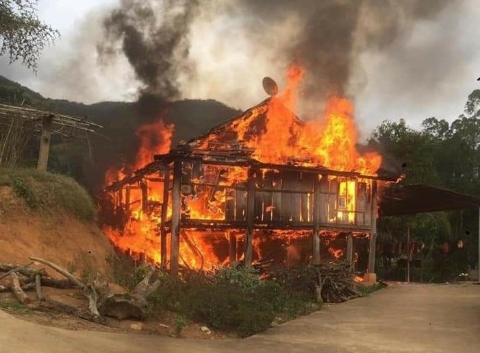 Hỏa hoạn thiêu rụi nhà sàn 3 gian tại Sơn La